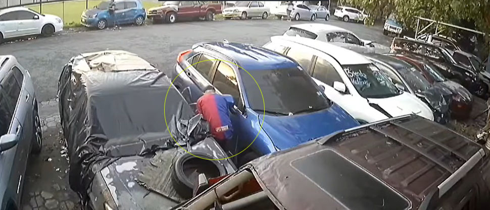 Captan a sujeto abriendo vehículos para hurtar pertenencias en colonia Zacamil