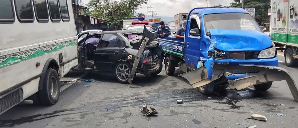 Reportan fuerte accidente en carretera a Sonsonate