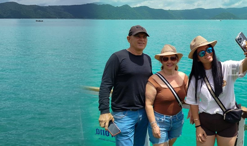 Turistas visitan lago de Coatepeque para disfrutar de sus aguas color turquesa