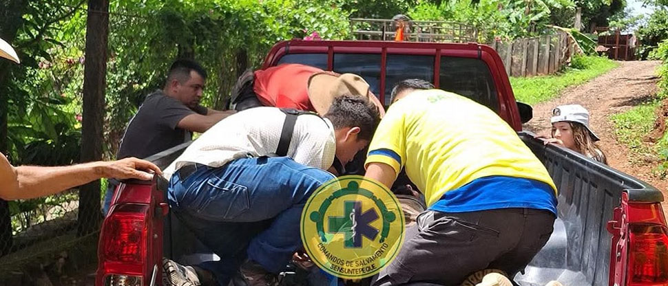 Hombre sufre fuertes lesiones tras caerse de árbol en Sensuntepeque
