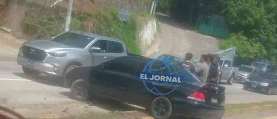 Conductor provoca accidente tras perder el control en Zaragoza