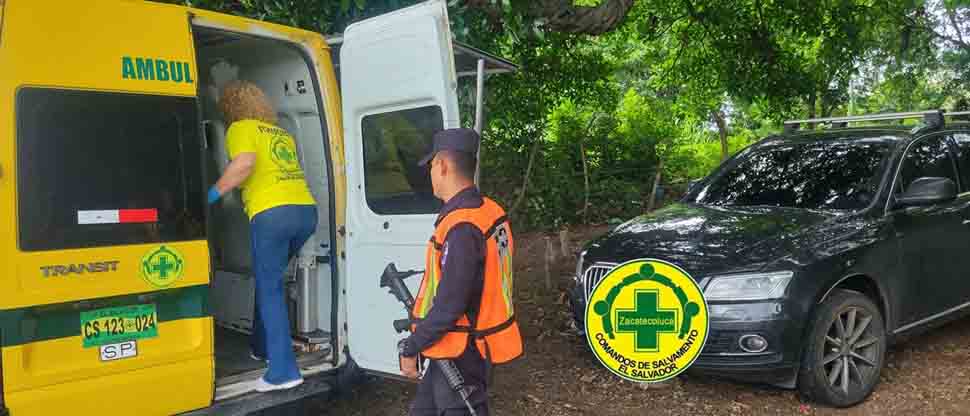 Socorristas auxilian conductor que empezó reportar fuerte dolor en el abdomen