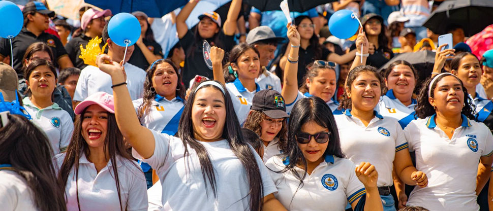 La juventud salvadoreña dice presente en evento Generación que Florece para celebrar nuevas oportunidades educativas