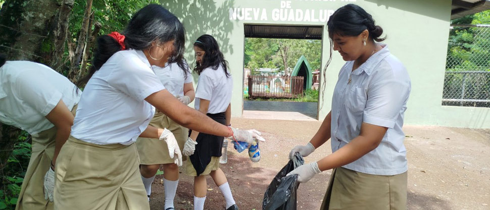 Estudiantes participaron en campaña de recolección de basura