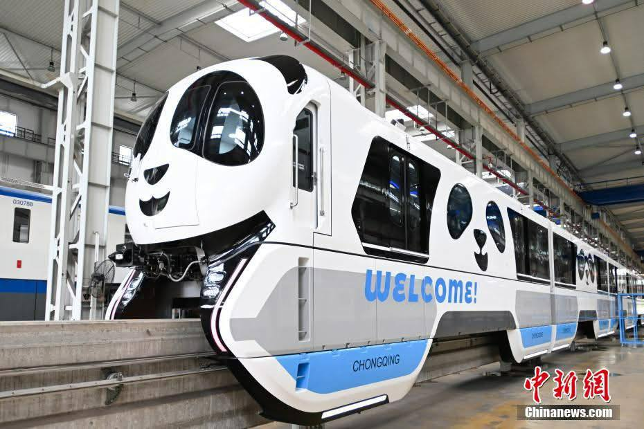 China presenta el primer tren monorriel tipo panda