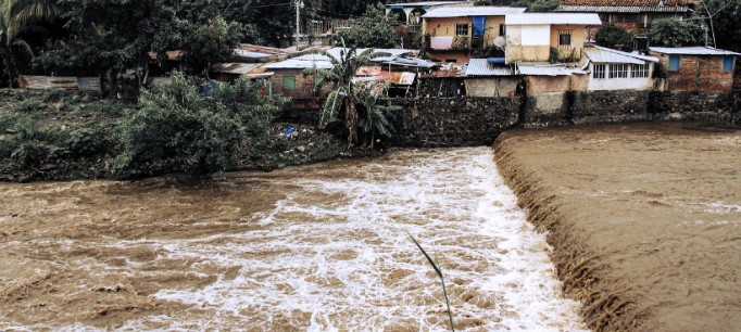 Probabilidad alta de inundaciones urbanas y crecidas en varios puntos del país 