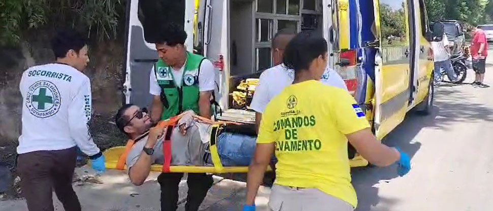 Motociclista sufre accidente de tránsito tras explotarse su llanta en carretera de oro
