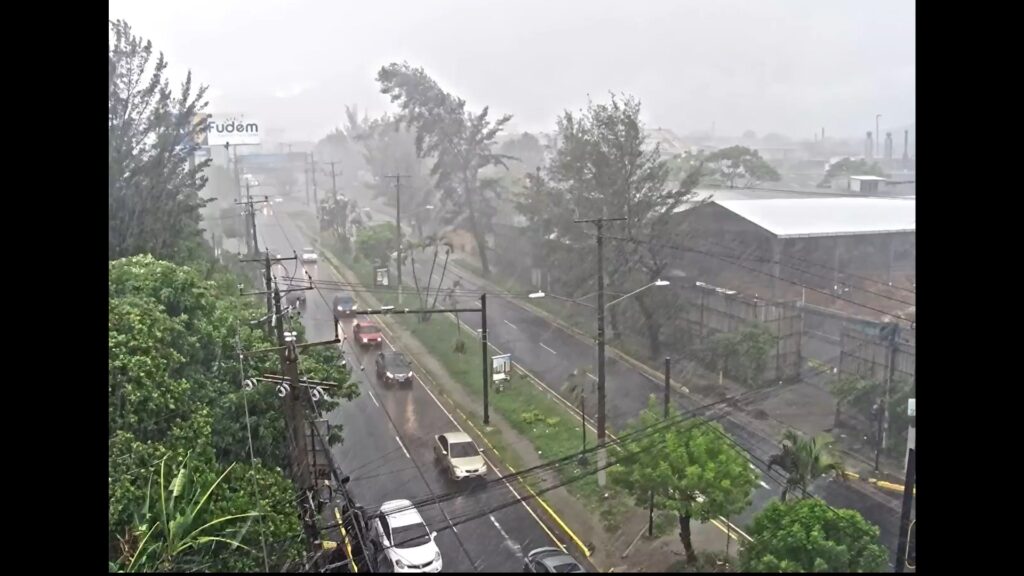Continúan las fuertes lluvias sobre El Salvador