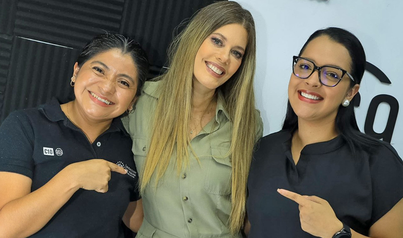 Lorna Cepeda visita El Salvador para presentar su obra, “Muertas de risa”