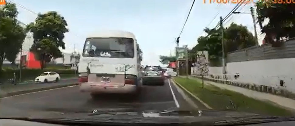 Denuncian a microbusero de la ruta 140 por manejar a lo “rápido y furioso”