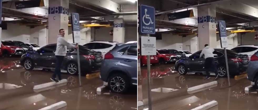 Fuertes lluvias inundan parqueo de popular centro comercial