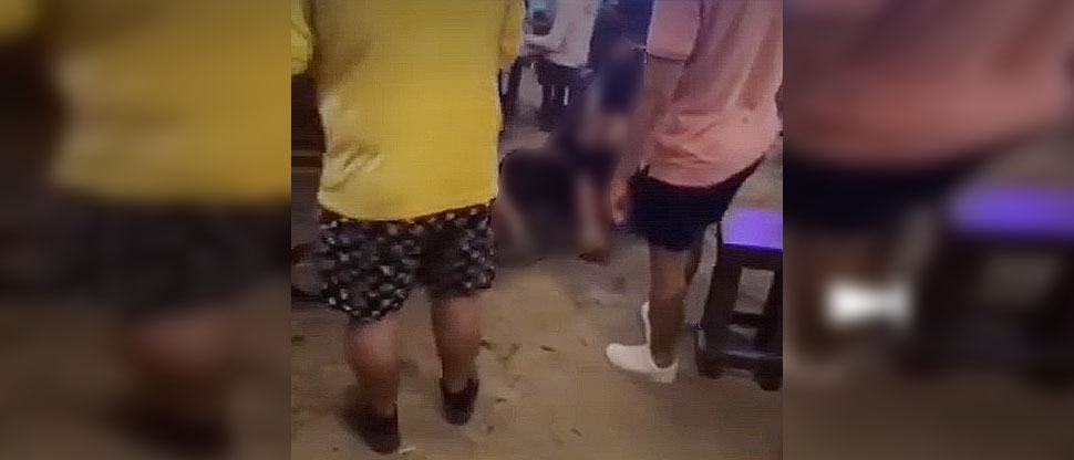 Mujeres se agarran a jalones de cabello para defender el amor de un mismo hombre