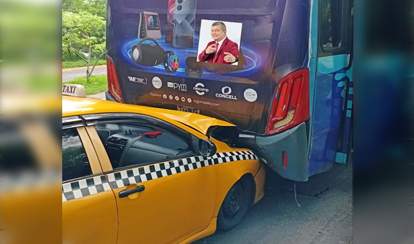 No guardó la distancia y se fue a dar contra un bus del transporte público en Soyapango