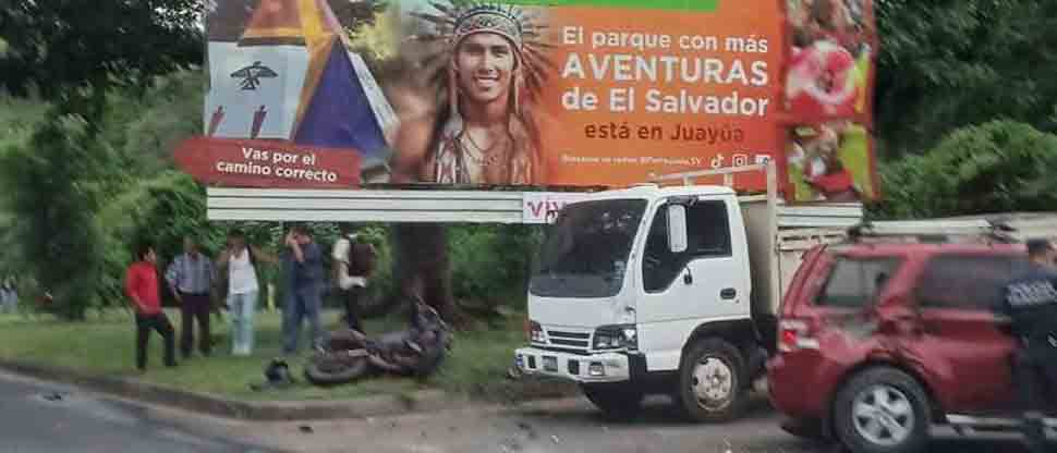 Triple choque en Sonsonate deja daños materiales