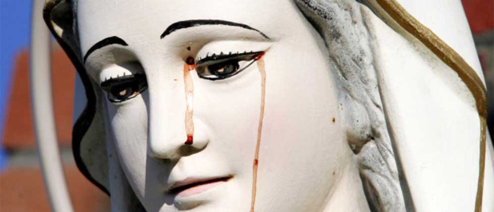 Lágrimas de sangre de imagen de la Virgen en Italia eran falsas