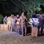Patrullas migratorias y FAES intervienen pick up que llevaba mercadería de contrabando