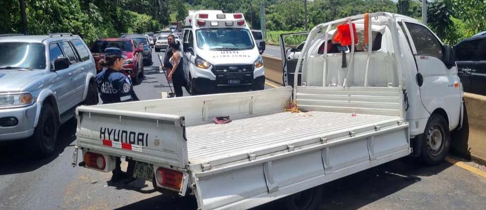 Santa Ana: dos lesionados deja accidente provocado por la explosión de una llanta