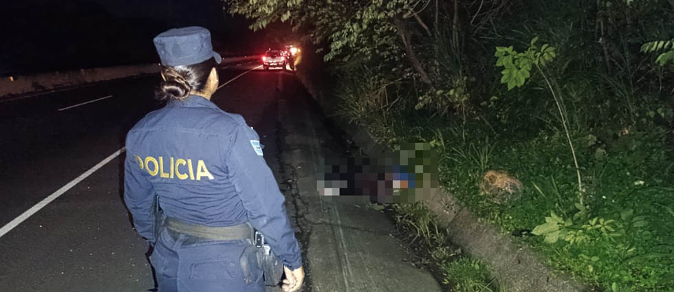 Ciclista pierde la vida tras ser embestido por un automovilista en La Paz