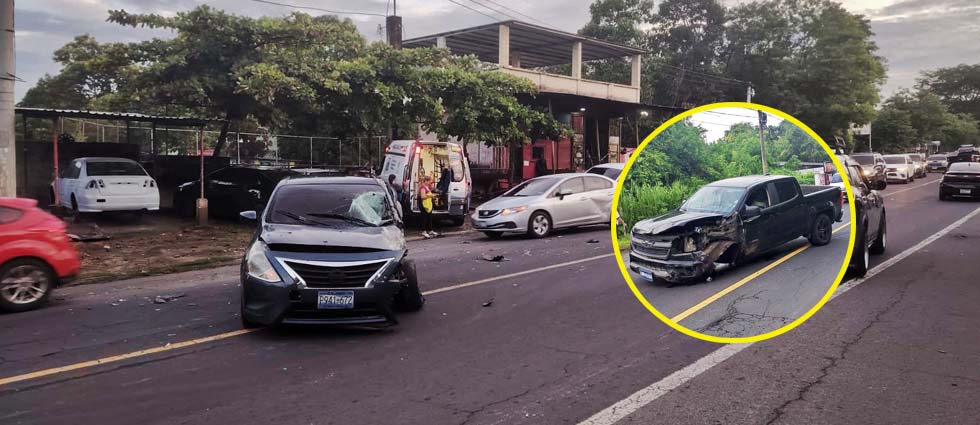 Temerario conductor invade carril e impacta de frente contra un sedán en la Troncal del Norte