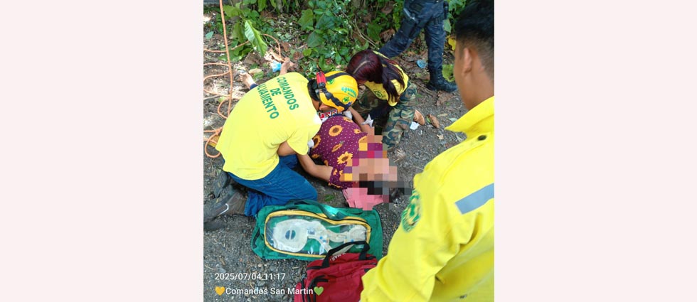 Mujer cae de altura de 3 metros mientras hacía labores de poda carretera a Suchitoto