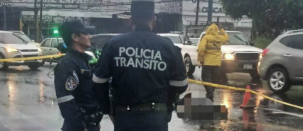 Conductor fallece tras ser impactado por un automovilista distraído en Ciudad Merliot