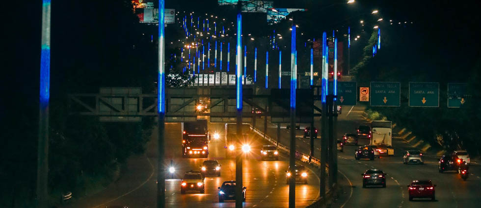 ¡¡¡Gobierno finaliza con éxito proyecto de iluminación en el bulevar Monseñor Romero!!!
