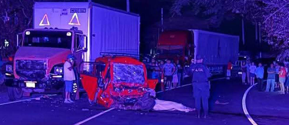 Dos adultos fallecidos y dos menores lesionadas tras grave siniestro vial en la carretera Litoral