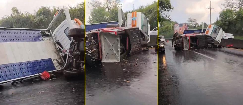 Grúa que iba cargada vuelca sobre la carretera de Oro