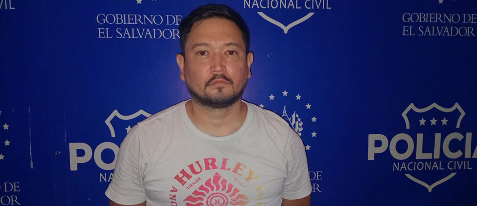 Arrestan a sujeto que le disparó a joven que se dedica a limpiar parabrisas en San Salvador