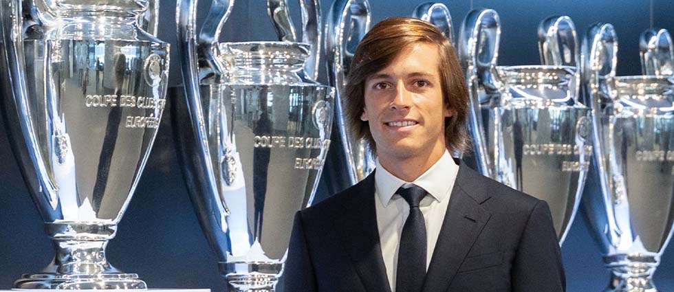 El rey de Europa presenta a Carreras como nuevo jugador: «Es el mejor club del mundo»