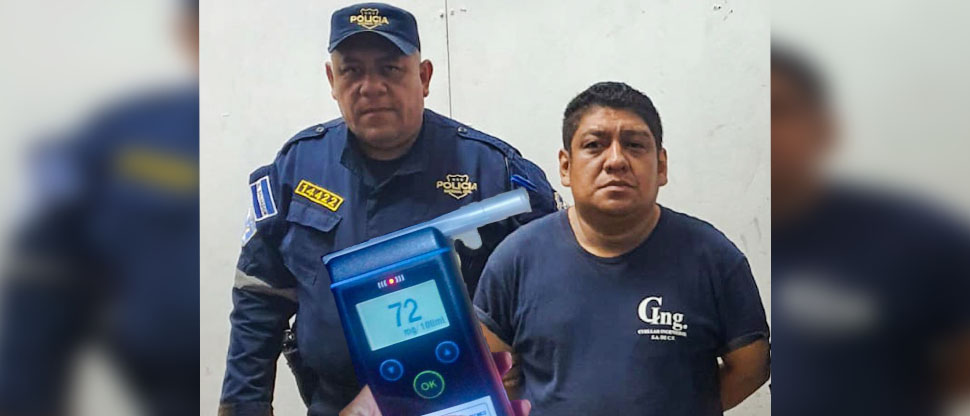 Conductor ebrio es capturado tras atropellar a mujer y huir en Cuscatlán