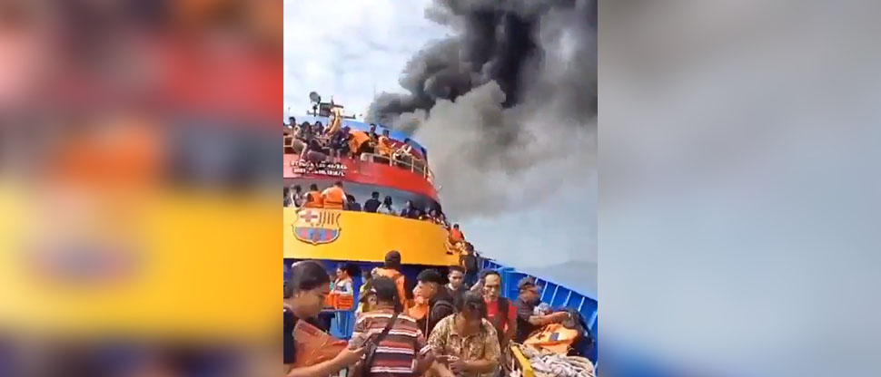 Ferri con 280 pasajeros es consumido por incendio frente a la costa de Indonesia