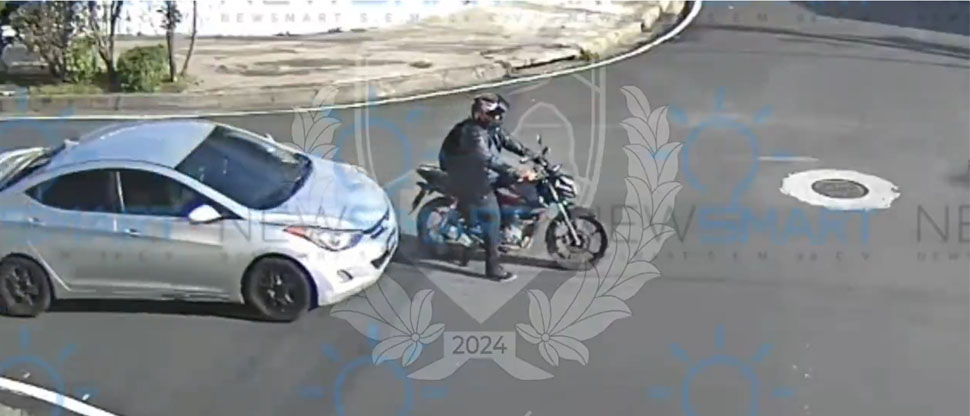 Automovilista embiste a motociclista por no atender la señal de alto en una intersección