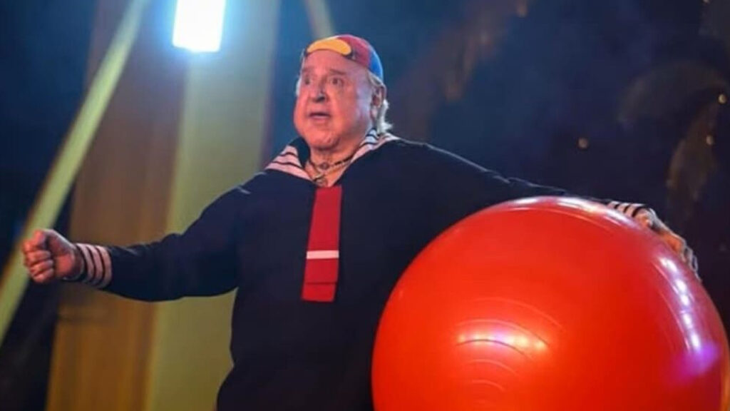 Carlos Villagrán vuelve a interpretar a Quico a sus 81 años