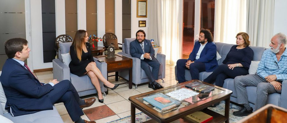 Vicepresidente Félix Ulloa se reúne con representantes de Phillips Morris International