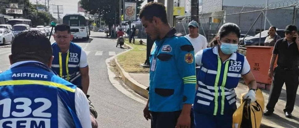 Hospitalizan de emergencia a 2 gestores de tráfico del VMT atropellados en San Miguel