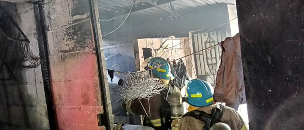 Sofocan voraz incendio en vivienda de comunidad Oasis, Santiago Texacuangos