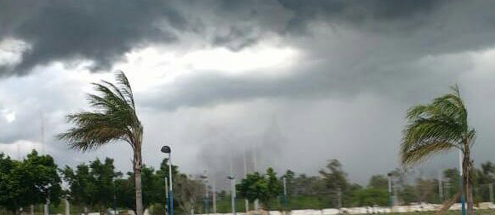 Registran ráfagas de viento de hasta 50 kilómetros con intensas tormentas eléctricas de esta tarde