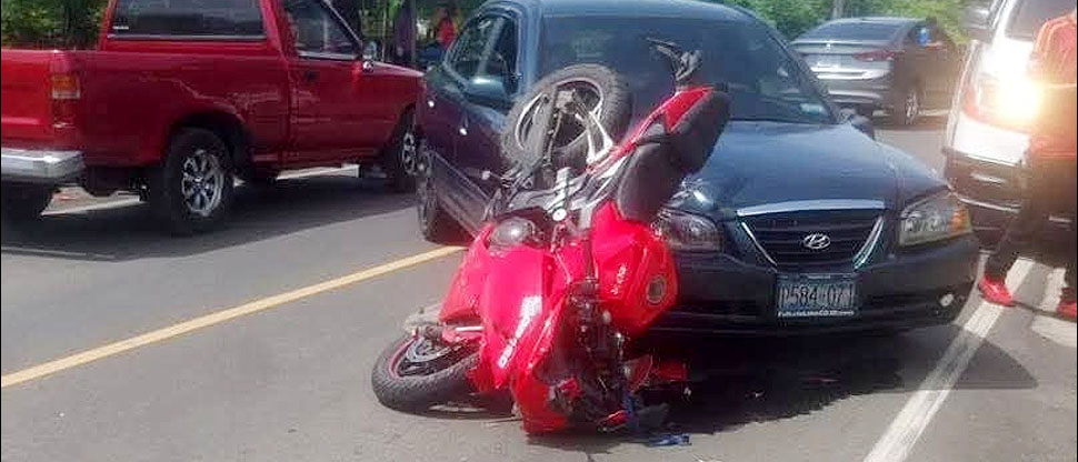 Exceso de velocidad termina en accidente y con un lesionado en el hospital