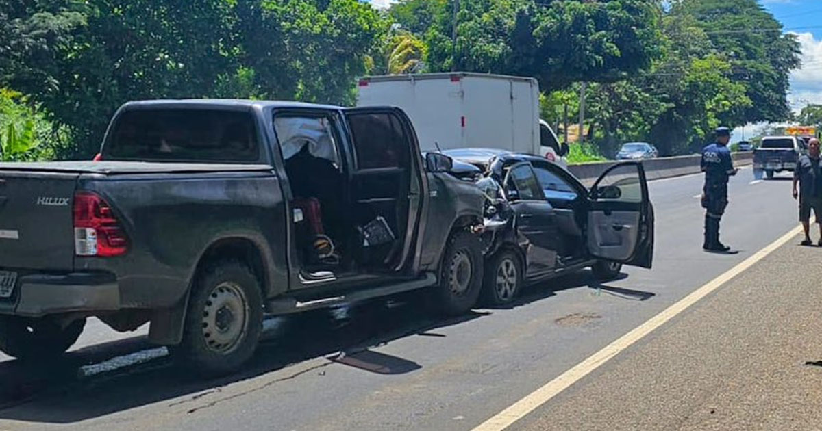 Por no guardar distancia, conductor ocasiona accidente en carretera Panamericana