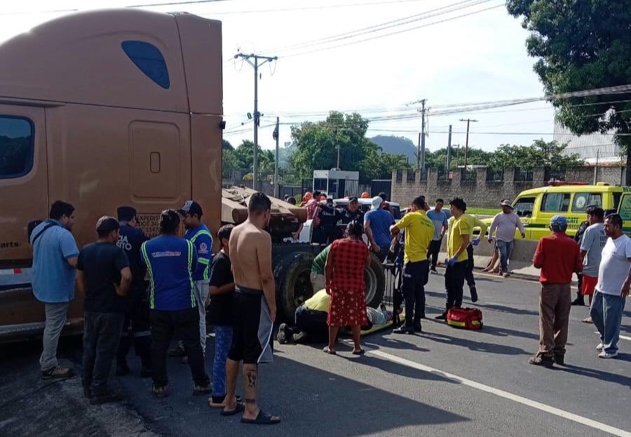 Cuatro personas lesionadas es el saldo de aparatoso accidente en Quezaltepeque