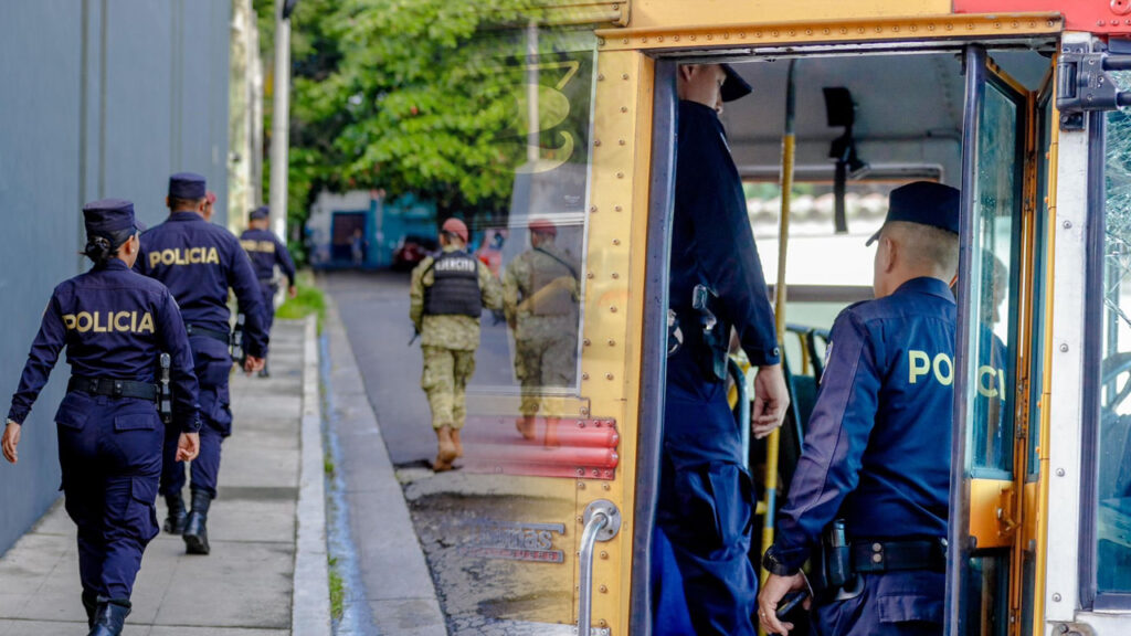 Fuerzas de Seguridad se desplazan en distintos puntos para brindar tranquilidad a los salvadoreños
