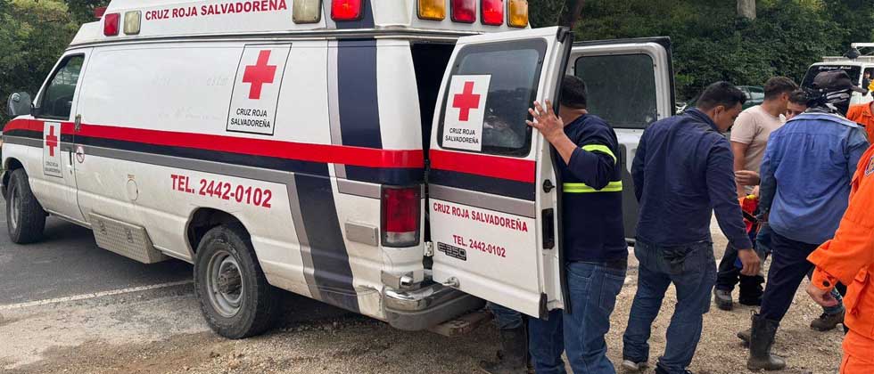 Tres personas reciben una descarga eléctrica mientras instalaban un techo en Metapán