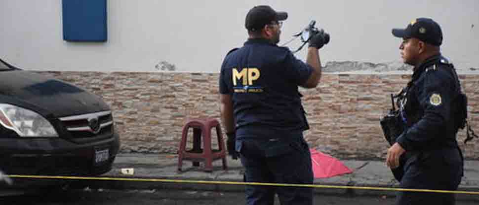 GUATEMALA, ladrones atacan a tiros a una persona cuando salía del banco con más de $13,000