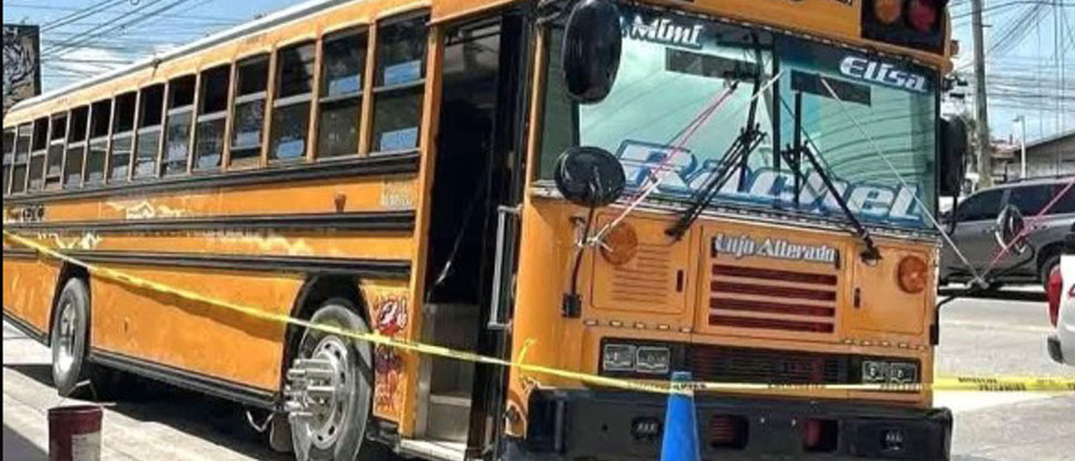 Honduras: mujer mete a su hijo recién nacido a una lonchera y lo abandona en un bus
