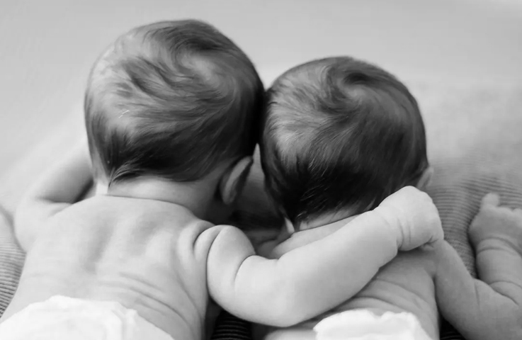 Mujer vende a sus dos bebés en más de $5,000 cada uno para comprase ropa y zapatos