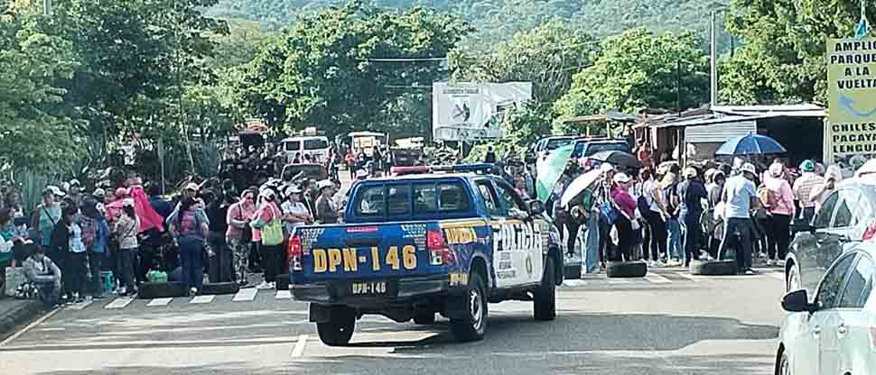 Bloqueo de carretera en Guatemala afecta el tráfico hacia la frontera Las Chinamas