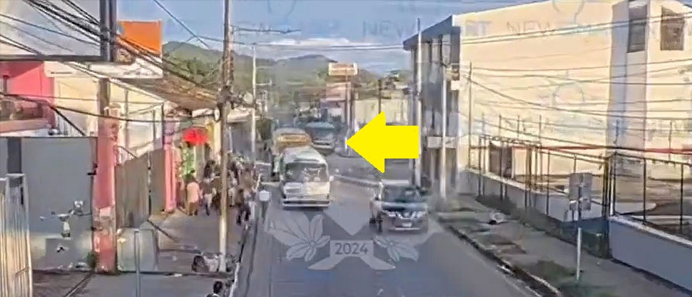 Momento cuando conductor provoca múltiple accidente en Santa Tecla