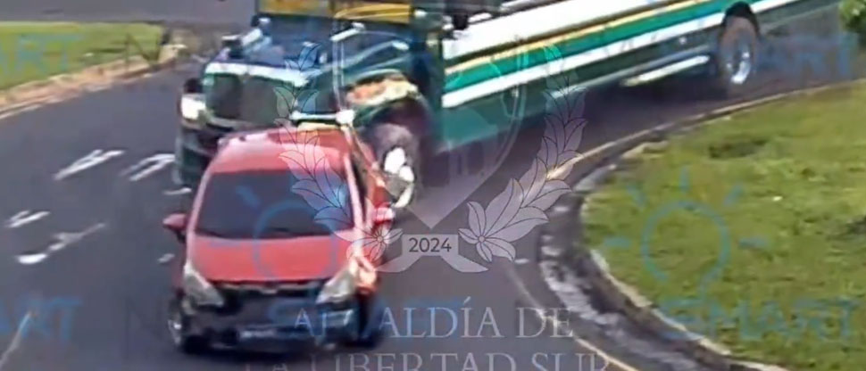 Imprudencia de conductor de bus ocasiona accidente de tránsito en La Libertad