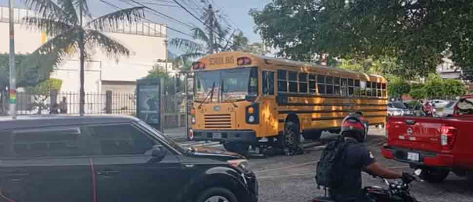 Busero lesiona a joven en la zona de la excine Avenida